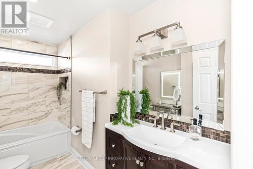27 Beaverton Drive, Hamilton, ON - Indoor Photo Showing Bathroom