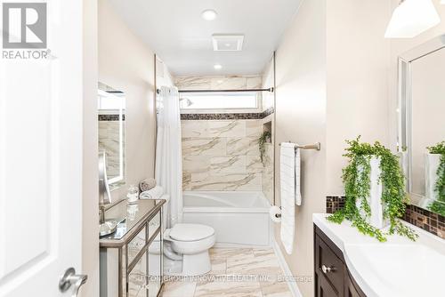 27 Beaverton Drive, Hamilton, ON - Indoor Photo Showing Bathroom