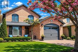 27 BEAVERTON DRIVE  Hamilton, ON L8W 3K9