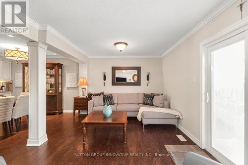 27 Beaverton Drive, Hamilton, ON - Indoor Photo Showing Living Room