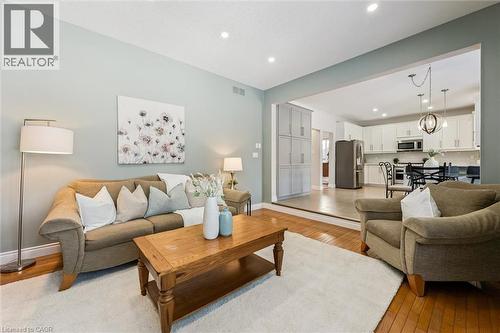 171 Endeavour Drive, Cambridge, ON - Indoor Photo Showing Living Room