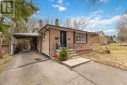 156 PAPERBIRCH CRESCENT London North (North K), ON N6G 1L7