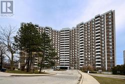 1411 - 10 EDGECLIFF GOLFWAY  Toronto, ON M3C 3A3