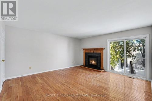87 King George Street, Ottawa, ON - Indoor Photo Showing Living Room With Fireplace