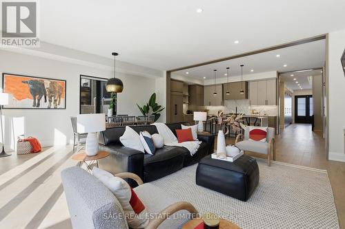 10 Brant Avenue, Mississauga, ON - Indoor Photo Showing Living Room