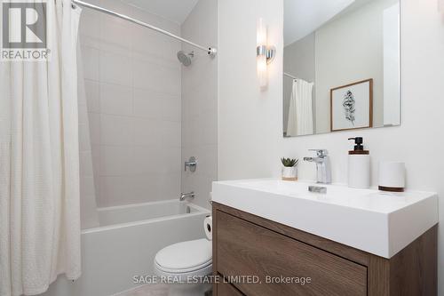 10 Brant Avenue, Mississauga, ON - Indoor Photo Showing Bathroom