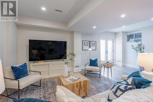 10 Brant Avenue, Mississauga, ON - Indoor Photo Showing Living Room
