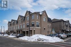 11 ARCOLA STREET  Brampton, ON L6P 4N6