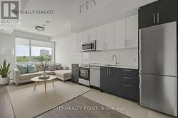 608 - 664 SPADINA AVENUE  Toronto, ON M5S 2H7