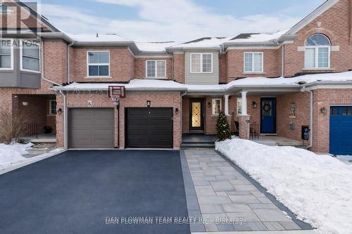 8 OGLEVIE DRIVE  Whitby, ON L1R 2Y4