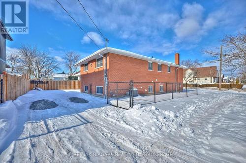 50 Chetwood Street, St. Catharines (Western Hill), ON - Outdoor