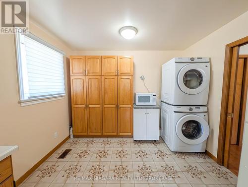 50 Chetwood Street, St. Catharines (Western Hill), ON - Indoor Photo Showing Laundry Room