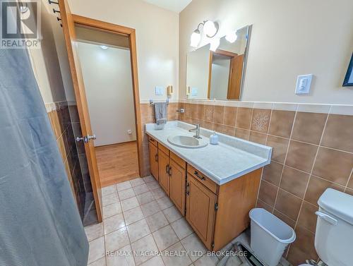 50 Chetwood Street, St. Catharines (Western Hill), ON - Indoor Photo Showing Bathroom