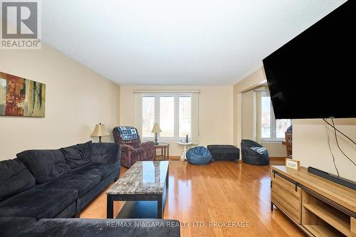 50 Chetwood Street, St. Catharines (Western Hill), ON - Indoor Photo Showing Living Room