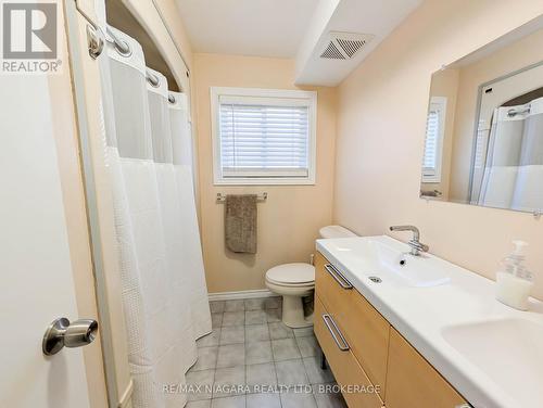 50 Chetwood Street, St. Catharines (Western Hill), ON - Indoor Photo Showing Bathroom