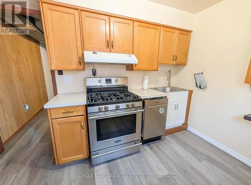 50 Chetwood Street, St. Catharines (Western Hill), ON - Indoor Photo Showing Kitchen