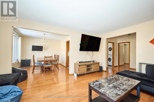 50 Chetwood Street, St. Catharines (Western Hill), ON - Indoor Photo Showing Living Room