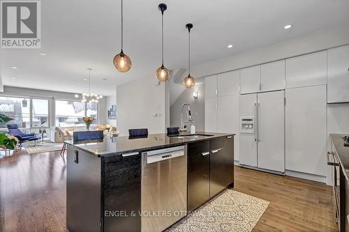 32 Sims Avenue, Ottawa, ON - Indoor Photo Showing Kitchen With Upgraded Kitchen