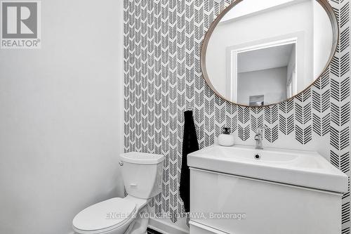 32 Sims Avenue, Ottawa, ON - Indoor Photo Showing Bathroom