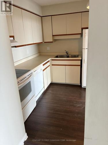 602 - 695 Richmond Street, London East (East F), ON - Indoor Photo Showing Kitchen With Double Sink