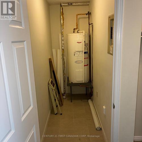 602 - 695 Richmond Street, London East (East F), ON - Indoor