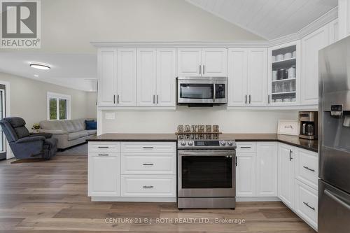8109 93 Highway, Tiny, ON - Indoor Photo Showing Kitchen