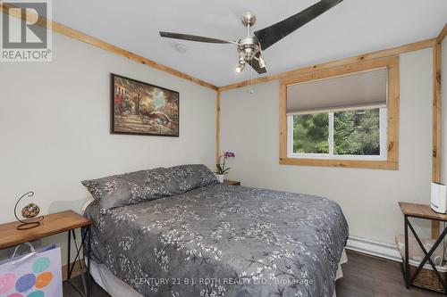8109 93 Highway, Tiny, ON - Indoor Photo Showing Bedroom