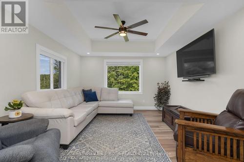 8109 93 Highway, Tiny, ON - Indoor Photo Showing Living Room