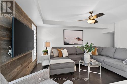2286 Seton Crescent, Burlington, ON - Indoor Photo Showing Living Room