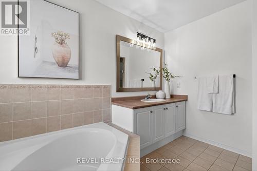 2286 Seton Crescent, Burlington, ON - Indoor Photo Showing Bathroom