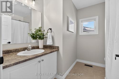 2286 Seton Crescent, Burlington, ON - Indoor Photo Showing Bathroom