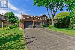 6686 BARRISDALE DRIVE  Mississauga, ON L5N 2H3