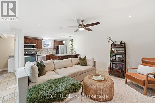 1 - 19 Bartlett Avenue, Grimsby, ON - Indoor Photo Showing Living Room