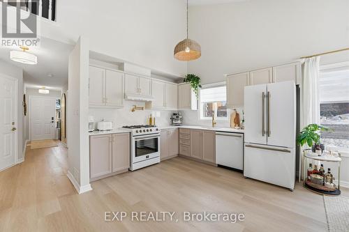 1 - 19 Bartlett Avenue, Grimsby, ON - Indoor Photo Showing Kitchen