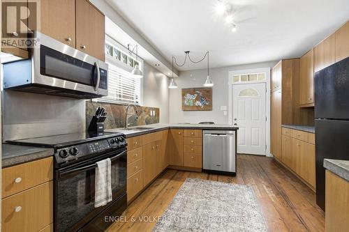 83 Eccles Street, Ottawa, ON - Indoor Photo Showing Kitchen