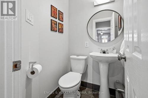 83 Eccles Street, Ottawa, ON - Indoor Photo Showing Bathroom