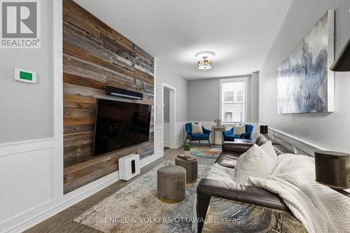 83 Eccles Street, Ottawa, ON - Indoor Photo Showing Living Room