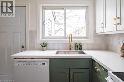 100 Graham Avenue S, Hamilton, ON - Indoor Photo Showing Kitchen