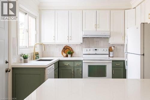 100 Graham Avenue S, Hamilton, ON - Indoor Photo Showing Kitchen