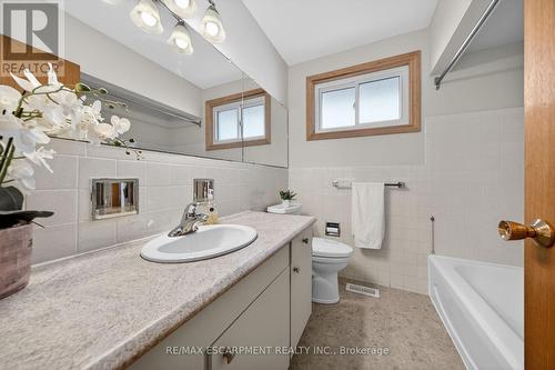 5 Mountbatten Drive, Hamilton, ON - Indoor Photo Showing Bathroom
