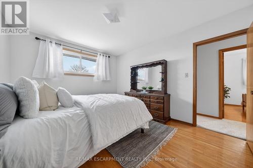 5 Mountbatten Drive, Hamilton, ON - Indoor Photo Showing Bedroom