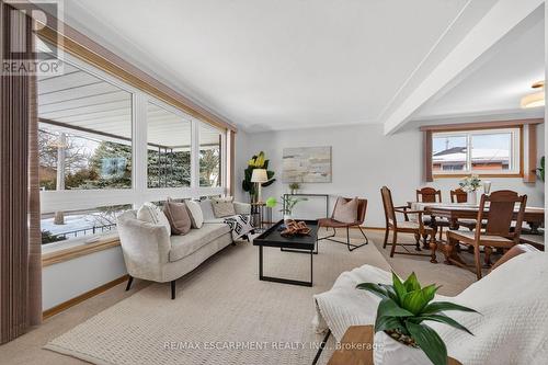 5 Mountbatten Drive, Hamilton, ON - Indoor Photo Showing Living Room