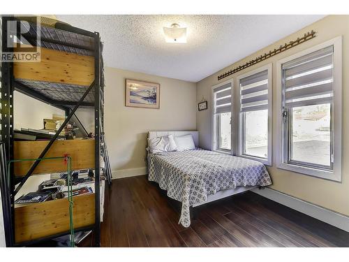 9810 Venables Drive, Coldstream, BC - Indoor Photo Showing Bedroom