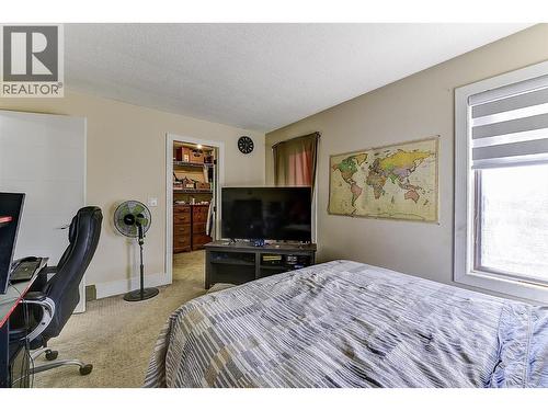9810 Venables Drive, Coldstream, BC - Indoor Photo Showing Bedroom