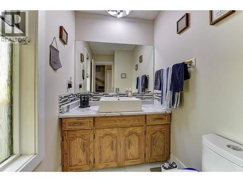 9810 Venables Drive, Coldstream, BC - Indoor Photo Showing Bathroom