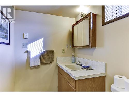 9810 Venables Drive, Coldstream, BC - Indoor Photo Showing Bathroom