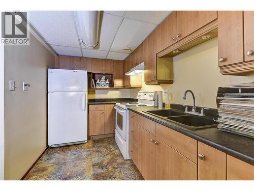 9810 Venables Drive, Coldstream, BC - Indoor Photo Showing Kitchen With Double Sink