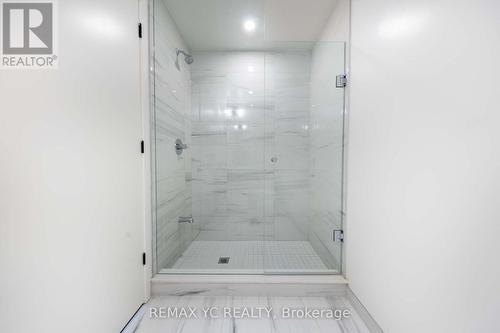 3910 - 28 Interchange Way, Vaughan, ON - Indoor Photo Showing Bathroom