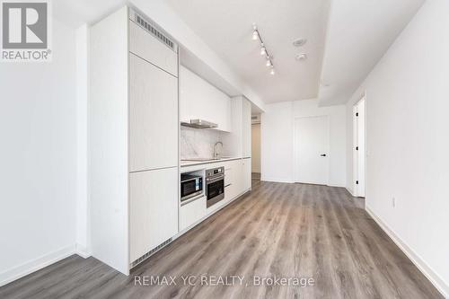 3910 - 28 Interchange Way, Vaughan, ON - Indoor