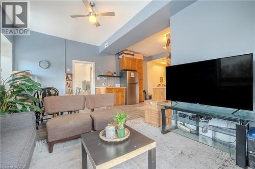86 Birge Street, Hamilton, ON - Indoor Photo Showing Living Room